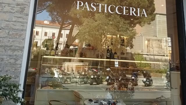 Vetrina pasticceria Vanilla Dessert